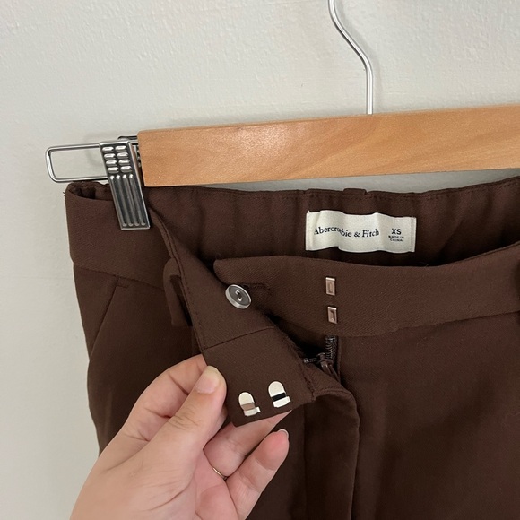 Abercrombie & Fitch NWT Brown Women's High Rise Pleated Trouser Shorts - Picture 4 of 7